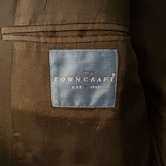 EUC Towncraft Men’s black blazer with gold buttons. - Picture 6 of 12